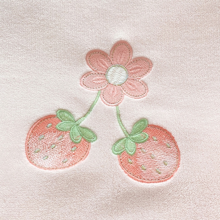 91家纺网 家纺一手货源 找家纺 绒棉世家2025新款全消光牛奶绒-粉色草莓牛奶绒贴布绣四件套