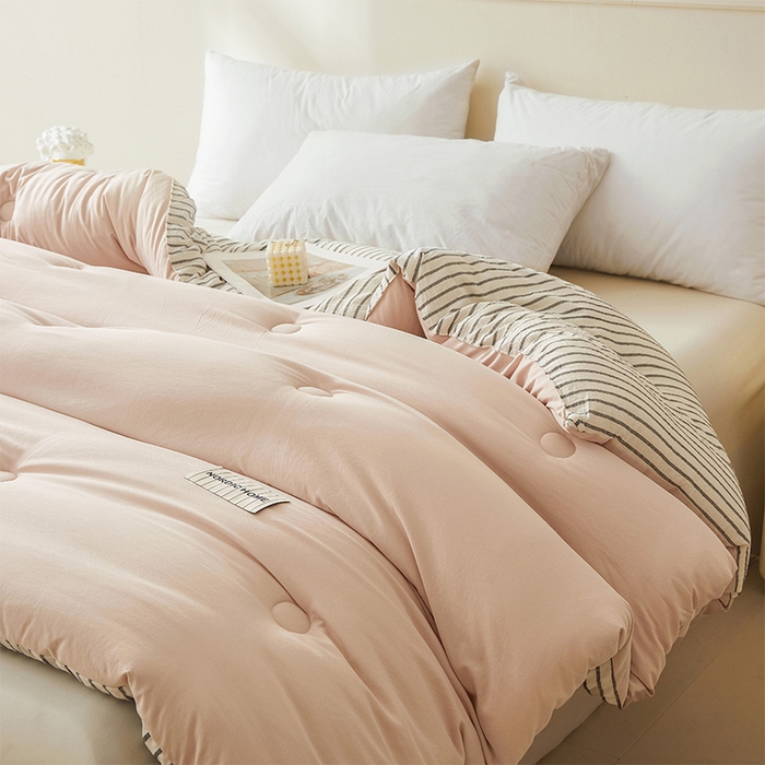 91家纺网 家纺一手货源 找家纺 荔禾家居 2024新款A类素色条纹双拼大豆被子被芯 条纹-盈盈粉