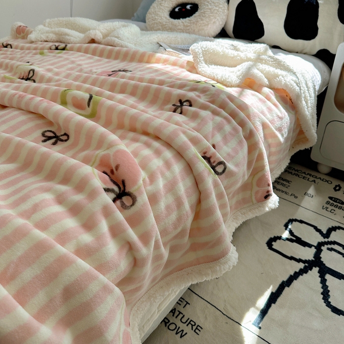 91家纺网 家纺一手货源 找家纺 萝莉家纺 2024秋冬新款多功能加厚牛奶绒羊羔绒多功能毛毯 青苹果