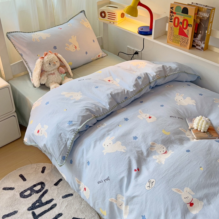 91家纺网 家纺一手货源 找家纺 贝扬思家纺 2024新款贝壳绣水洗双层纱系列-8月新品（学生三件套） 嗨皮兔