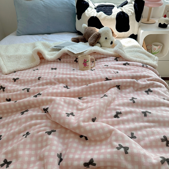 91家纺网 家纺一手货源 找家纺 萝莉家纺 2024秋冬新款多功能加厚牛奶绒羊羔绒多功能毛毯 恬梦粉黑