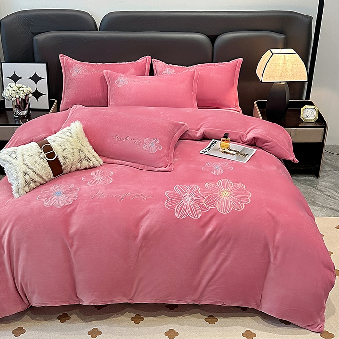 91家纺网 家纺一手货源 找家纺 陌乘坊家纺 2024新款牛奶绒刺绣四件套-倾城系列 倾城-豆沙色