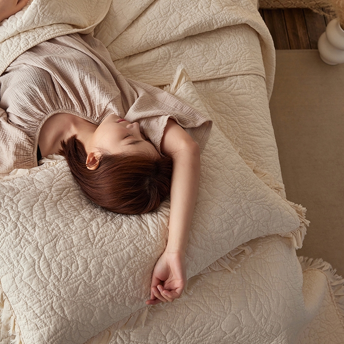 91家纺网 家纺一手货源 找家纺 安莱生活 2024新品百分百全棉密道绗缝成品酵素洗多功能床盖三件套 晓薇