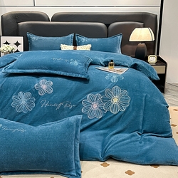 91家纺网 家纺一手货源 找家纺 陌乘坊家纺 2024新款牛奶绒刺绣四件套-倾城系列 倾城-宾利蓝,倾城-宾利蓝