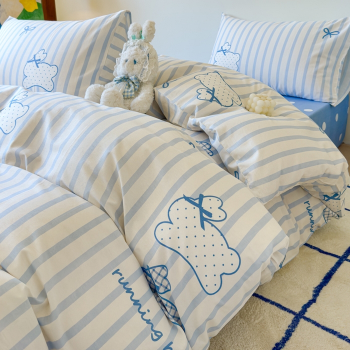 91家纺网 家纺一手货源 找家纺 感遇家纺 2024新款全棉印花四件套 浅蓝兔