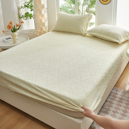 云玲时尚 2025新款纯色雕花绒牛奶绒床笠床罩床垫套 雕花庄园玫瑰 米黄