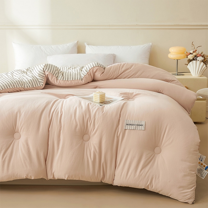 91家纺网 家纺一手货源 找家纺 荔禾家居 2024新款A类素色条纹双拼大豆被子被芯 条纹-盈盈粉