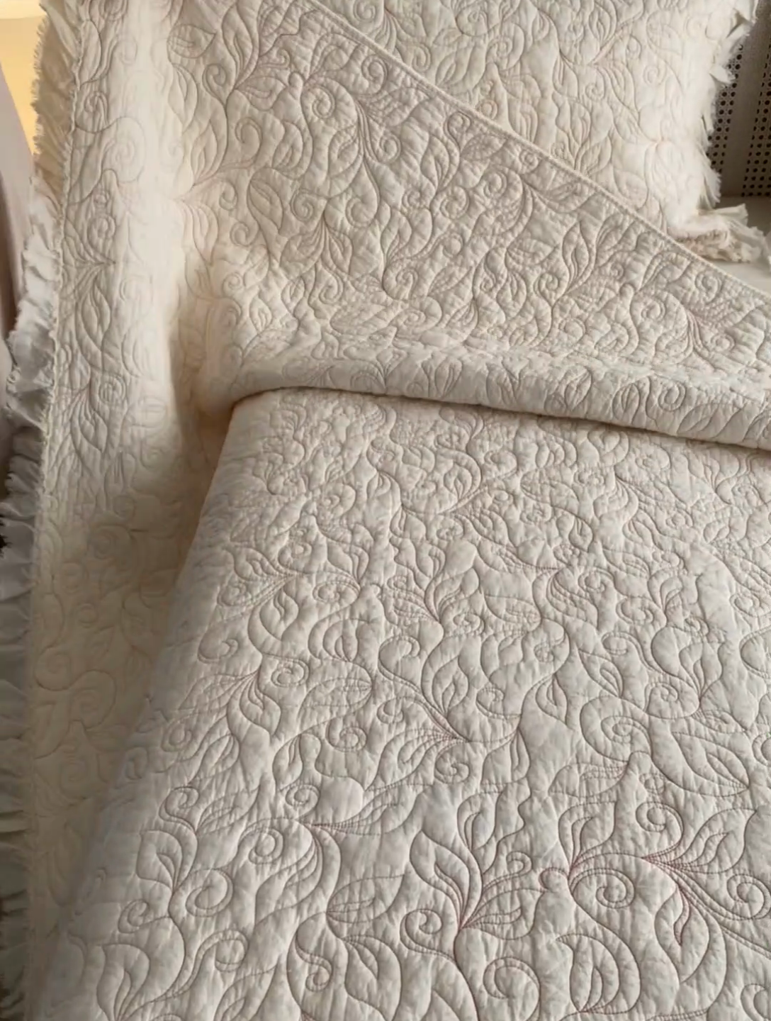 91家纺网 家纺一手货源 找家纺 安莱生活 2024新品百分百全棉密道绗缝成品酵素洗多功能床盖三件套 蝶恋