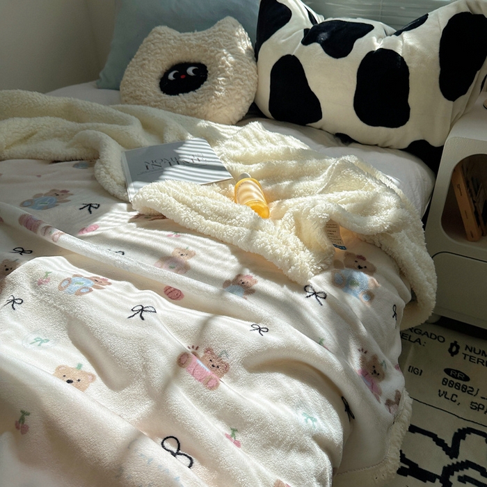 91家纺网 家纺一手货源 找家纺 萝莉家纺 2024秋冬新款多功能加厚牛奶绒羊羔绒多功能毛毯 樱桃熊