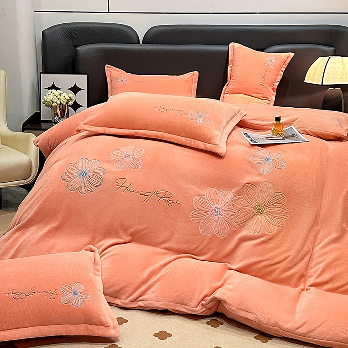 91家纺网 家纺一手货源 找家纺 陌乘坊家纺 2024新款牛奶绒刺绣四件套-倾城系列 倾城-爱玛橙