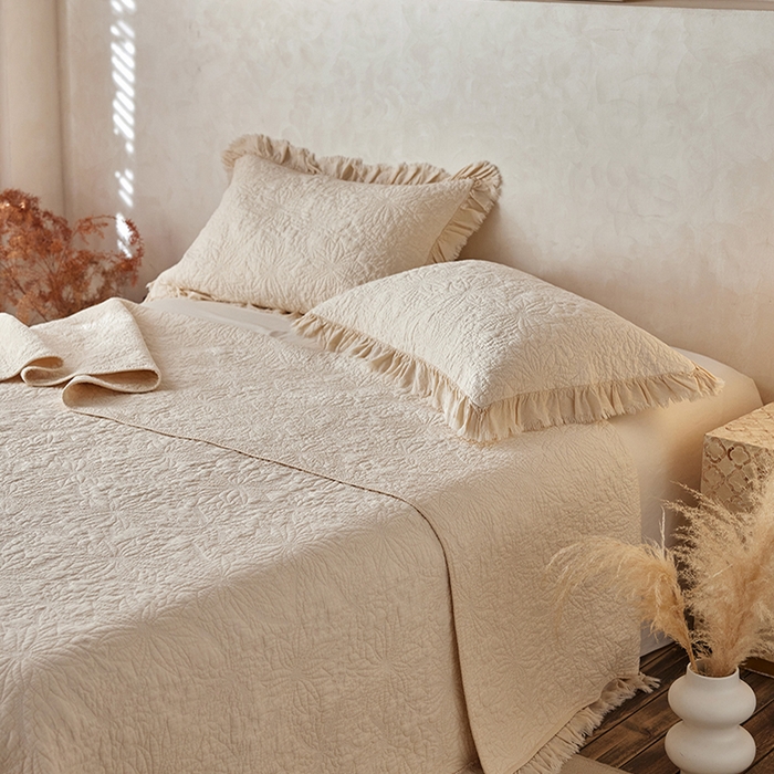 91家纺网 家纺一手货源 找家纺 安莱生活 2024新品百分百全棉密道绗缝成品酵素洗多功能床盖三件套 浅花