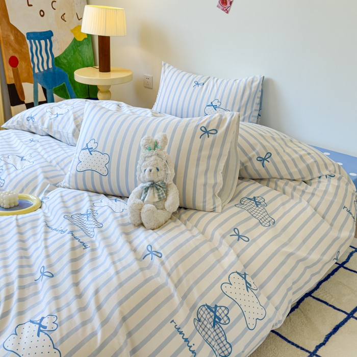 91家纺网 家纺一手货源 找家纺 感遇家纺 2024新款全棉印花四件套 浅蓝兔