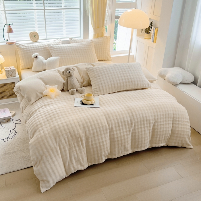 91家纺网 家纺一手货源 找家纺 琪琪阁家纺 2024新款牛奶绒泡泡绒四件套 奶油白