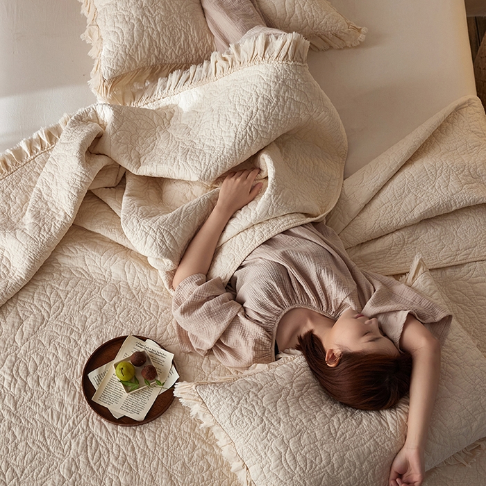 91家纺网 家纺一手货源 找家纺 安莱生活 2024新品百分百全棉密道绗缝成品酵素洗多功能床盖三件套 晓薇