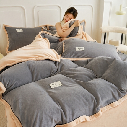 91家纺网 家纺一手货源 找家纺 （总）贝诗梦 2025新款高克重纯色牛奶绒宽边工艺款四件套