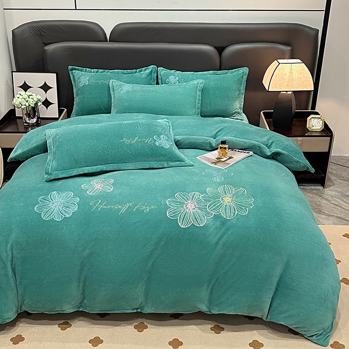 91家纺网 家纺一手货源 找家纺 陌乘坊家纺 2024新款牛奶绒刺绣四件套-倾城系列 倾城-孔雀绿