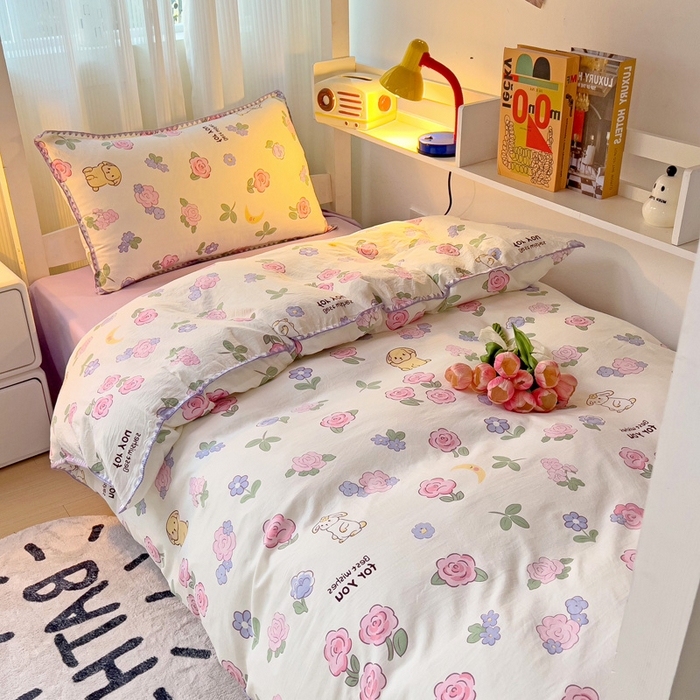 91家纺网 家纺一手货源 找家纺 贝扬思家纺 2024新款贝壳绣水洗双层纱系列-8月新品（学生三件套） 半眠日记