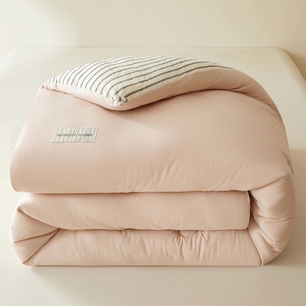 91家纺网 家纺一手货源 找家纺 荔禾家居 2024新款A类素色条纹双拼大豆被子被芯 条纹-盈盈粉