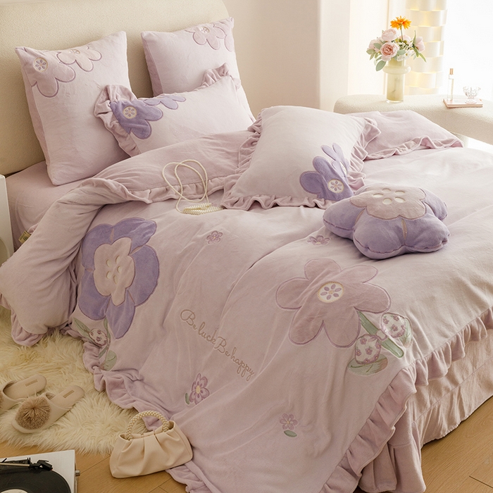 91家纺网 家纺一手货源 找家纺 绒梦里 2024新款加厚韩版贴布绣花牛奶绒-梦之花系列 梦之花-浪漫紫