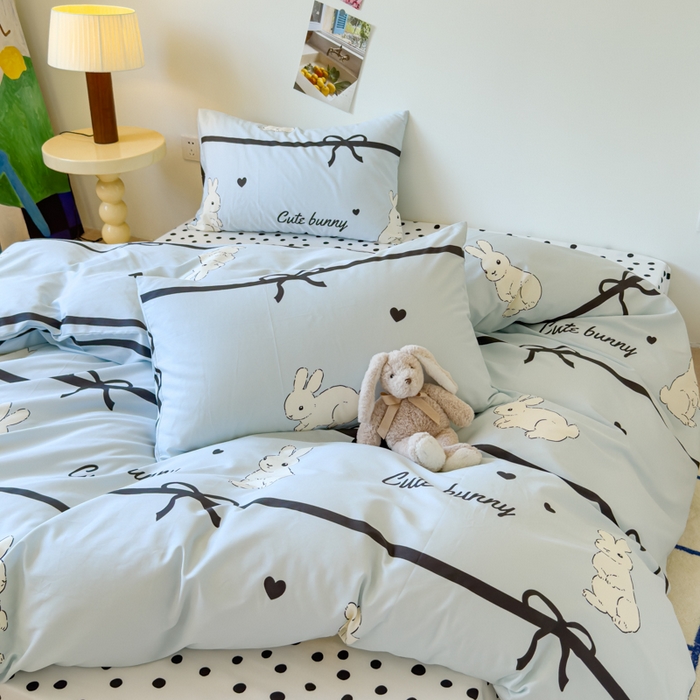 91家纺网 家纺一手货源 找家纺 感遇家纺 2024新款全棉印花四件套 大白兔蓝