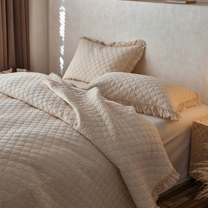 91家纺网 家纺一手货源 找家纺 安莱生活 2024新品百分百全棉密道绗缝成品酵素洗多功能床盖三件套 知晓