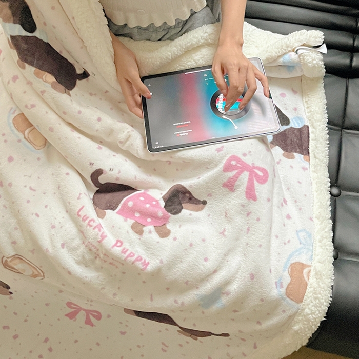 91家纺网 家纺一手货源 找家纺 萝莉家纺 2024秋冬新款多功能加厚牛奶绒羊羔绒多功能毛毯 调皮狗