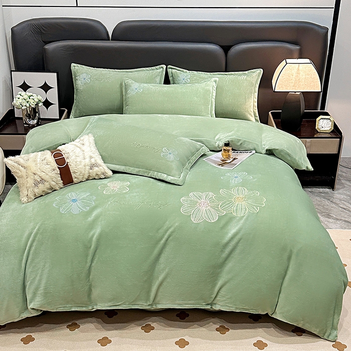 91家纺网 家纺一手货源 找家纺 陌乘坊家纺 2024新款牛奶绒刺绣四件套-倾城系列 倾城-果绿色