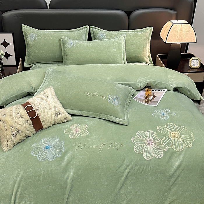 91家纺网 家纺一手货源 找家纺 陌乘坊家纺 2024新款牛奶绒刺绣四件套-倾城系列 倾城-果绿色