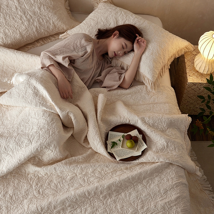 91家纺网 家纺一手货源 找家纺 安莱生活 2024新品百分百全棉密道绗缝成品酵素洗多功能床盖三件套 楠枝