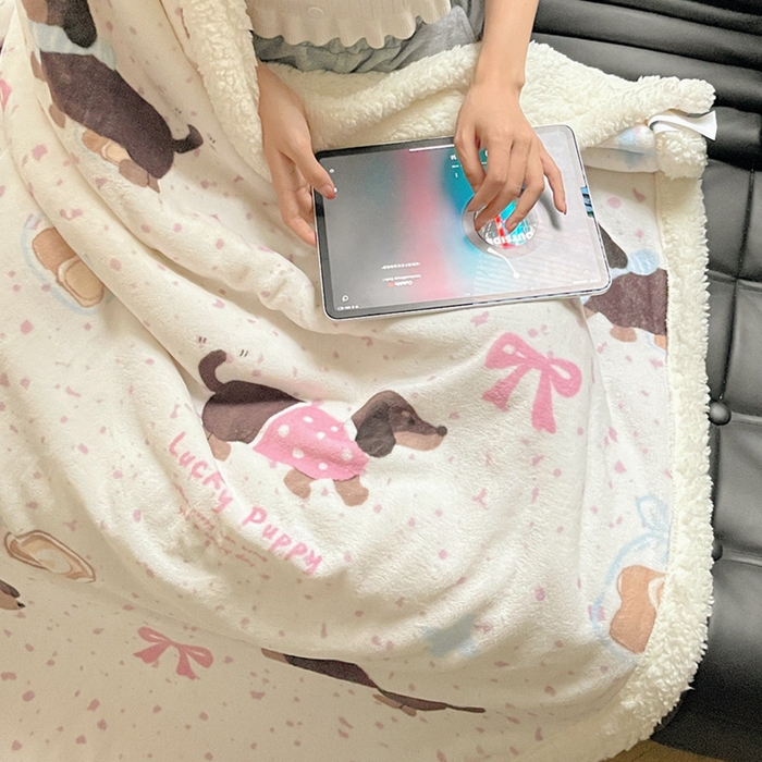 91家纺网 家纺一手货源 找家纺 萝莉家纺 2024秋冬新款多功能加厚牛奶绒羊羔绒多功能毛毯 调皮狗