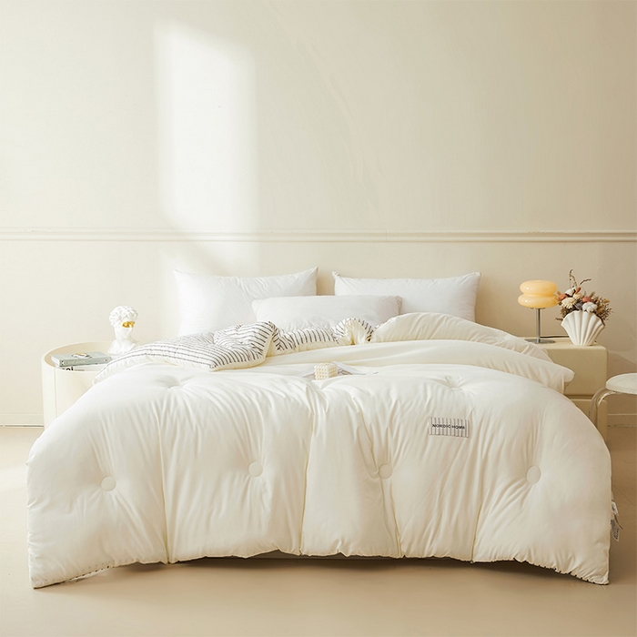 91家纺网 家纺一手货源 找家纺 荔禾家居 2024新款A类素色条纹双拼大豆被子被芯 条纹-珍珠白