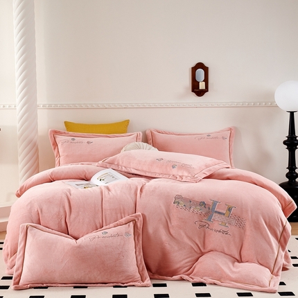 91家纺网 家纺一手货源 找家纺 （总）昊翔2024新款牛奶绒刺绣四件套