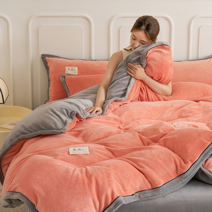 91家纺网 家纺一手货源 找家纺 （总）贝诗梦 2025新款高克重纯色牛奶绒宽边工艺款四件套