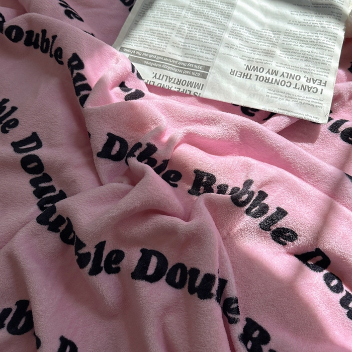 91家纺网 家纺一手货源 找家纺 萝莉家纺 2024秋冬新款多功能加厚牛奶绒羊羔绒多功能毛毯 快乐字母