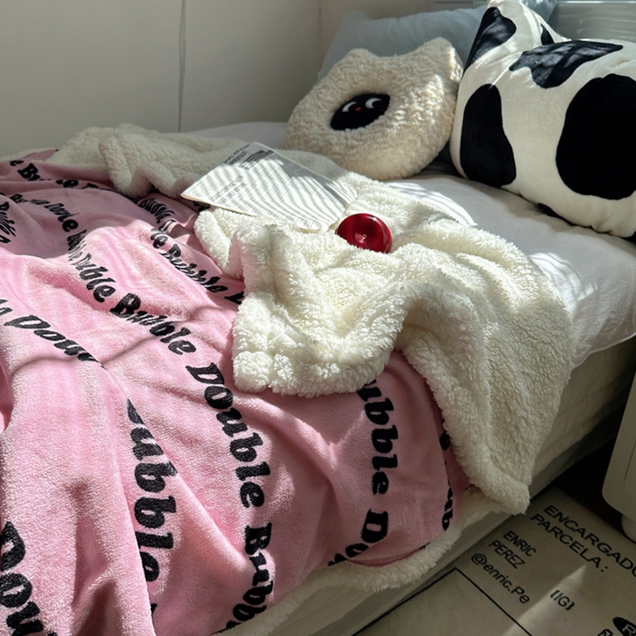 91家纺网 家纺一手货源 找家纺 萝莉家纺 2024秋冬新款多功能加厚牛奶绒羊羔绒多功能毛毯 快乐字母