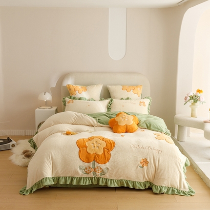 91家纺网 家纺一手货源 找家纺 绒梦里 2024新款加厚韩版贴布绣花牛奶绒-梦之花系列 梦之花-青春绿