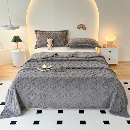 91家纺网 家纺一手货源 找家纺 悦织湾家纺 2025直播爆款外贸出口跨境热销款三叶草塔芙绒毛毯 三叶草深灰