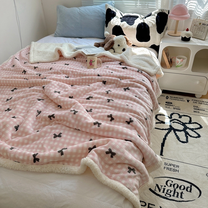 91家纺网 家纺一手货源 找家纺 萝莉家纺 2024秋冬新款多功能加厚牛奶绒羊羔绒多功能毛毯 恬梦粉黑