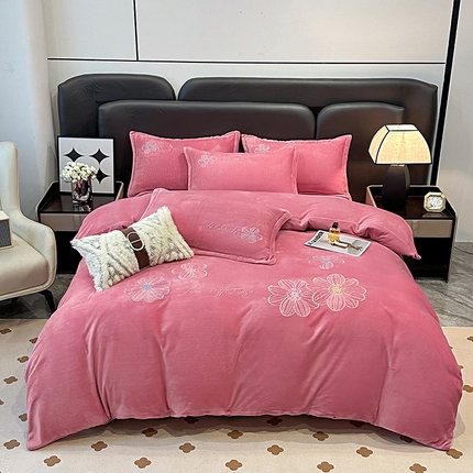 91家纺网 家纺一手货源 找家纺 陌乘坊家纺 2024新款牛奶绒刺绣四件套-倾城系列 倾城-豆沙色