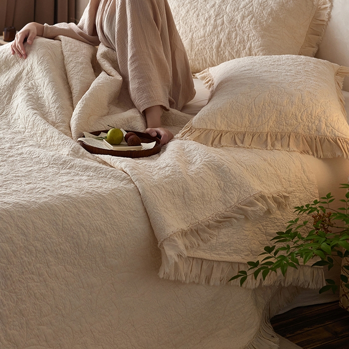 91家纺网 家纺一手货源 找家纺 安莱生活 2024新品百分百全棉密道绗缝成品酵素洗多功能床盖三件套 楠枝