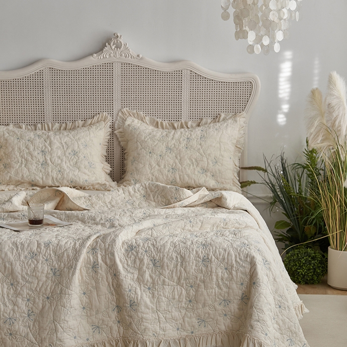 91家纺网 家纺一手货源 找家纺 安莱生活 2024新品百分百全棉密道绗缝成品酵素洗多功能床盖三件套 蝶恋