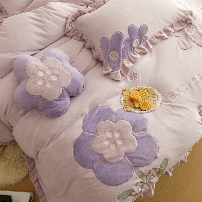 91家纺网 家纺一手货源 找家纺 绒梦里 2024新款加厚韩版贴布绣花牛奶绒-梦之花系列 梦之花-浪漫紫