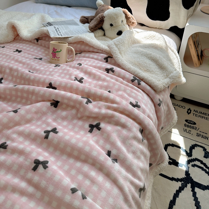 91家纺网 家纺一手货源 找家纺 萝莉家纺 2024秋冬新款多功能加厚牛奶绒羊羔绒多功能毛毯 恬梦粉黑