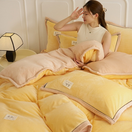 91家纺网 家纺一手货源 找家纺 （总）贝诗梦 2025新款高克重纯色牛奶绒宽边工艺款四件套