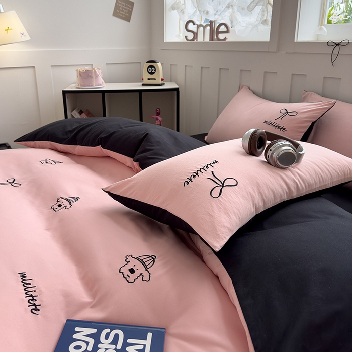 91家纺网 家纺一手货源 找家纺 曼谷 帽子狗刺绣四件套磨毛床上用品水洗棉三件套件 帽子狗-粉黑