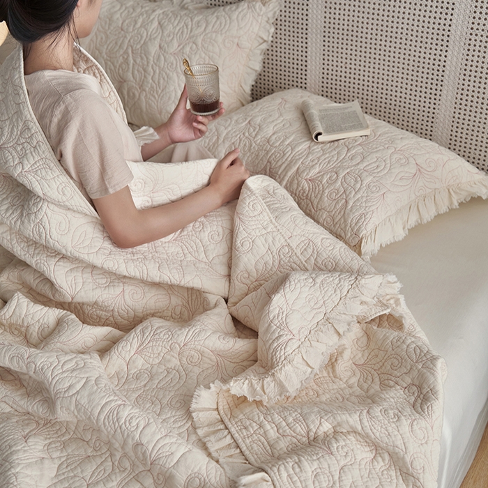 91家纺网 家纺一手货源 找家纺 安莱生活 2024新品百分百全棉密道绗缝成品酵素洗多功能床盖三件套 红柳