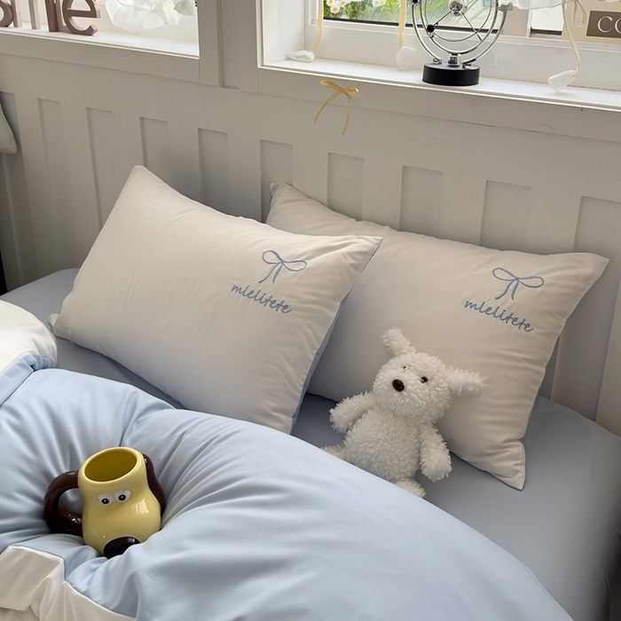 91家纺网 家纺一手货源 找家纺 曼谷 帽子狗刺绣四件套磨毛床上用品水洗棉三件套件 帽子狗-米白蓝