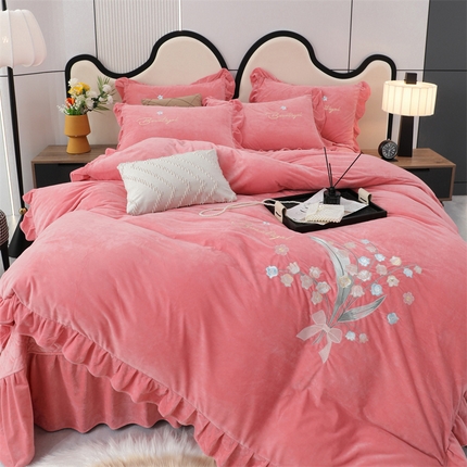 卡迪亚家纺 2024新款宝宝绒绣花床盖款四件套-铃兰花 少女粉