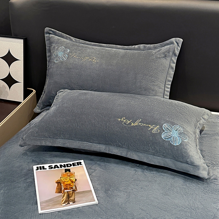 91家纺网 家纺一手货源 找家纺 陌乘坊家纺 2024新款牛奶绒刺绣四件套-倾城系列 倾城-高级灰