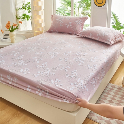 云玲时尚 2025新款纯色雕花绒牛奶绒床笠床罩床垫套 雕花花想容 粉色
